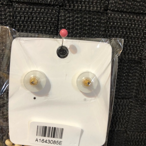 Earrings - Picture 3 of 4